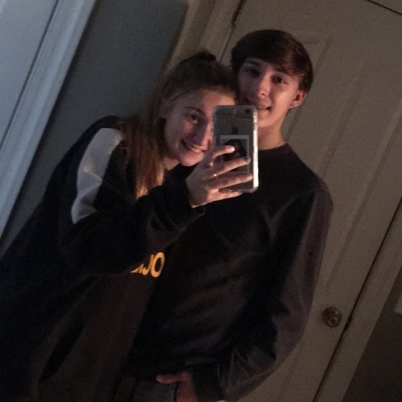 Meet your Posher, Danielle - Picture 1 of 1